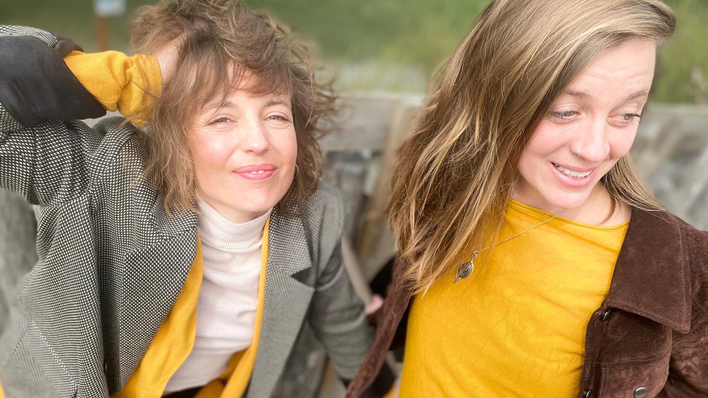 Portraits des deux membres du groupe Solsoum, Aude Reynoud et Juliette Muller