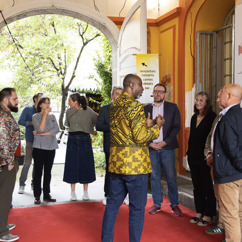 Photo du vernissage de l'exposition Rouge Tapis.